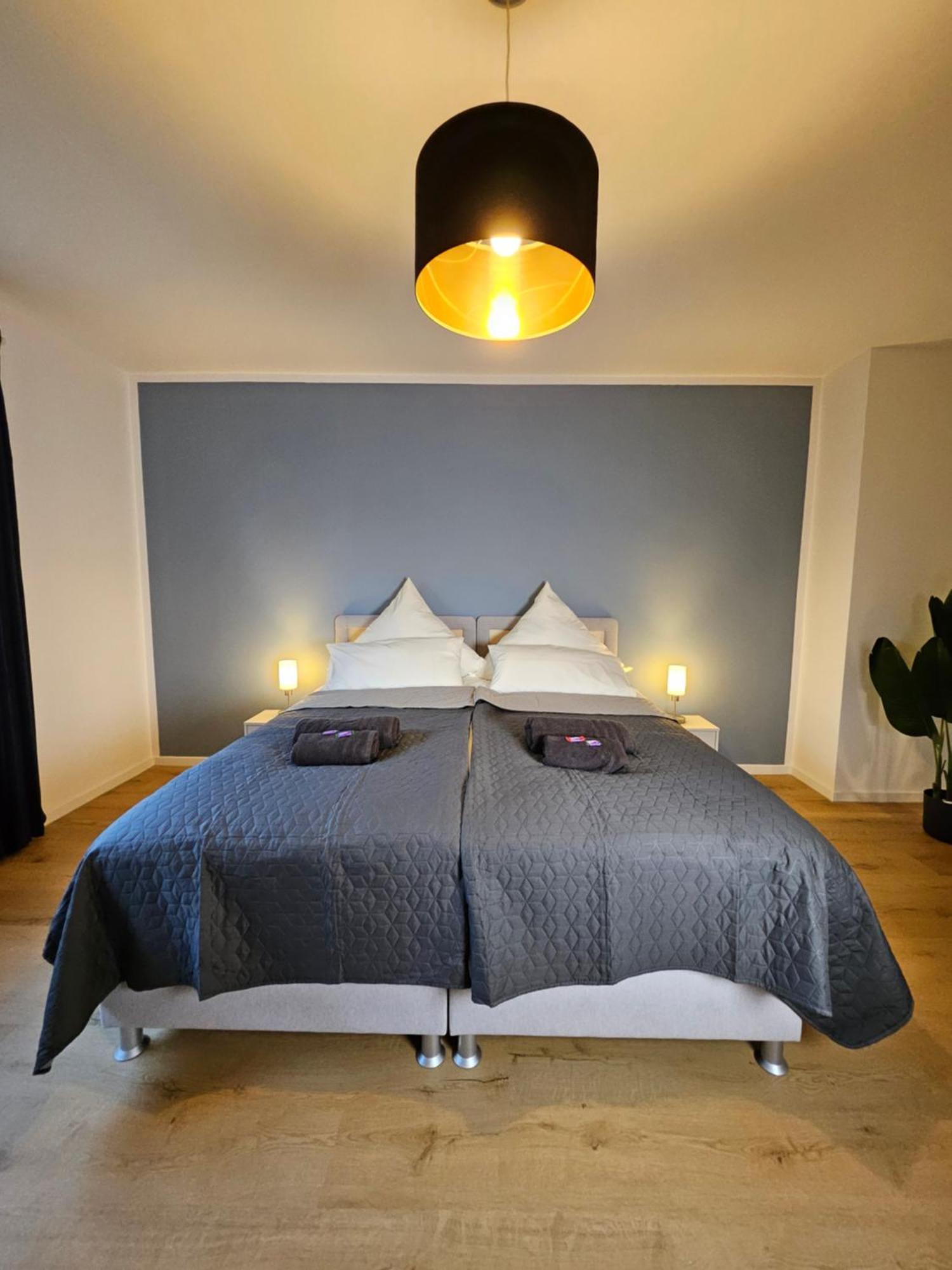 Modern Homes - Voll Ausgestatte Wohnung - Balkon - Hotelbetten - 4K Tv - Wlan Мёрс Экстерьер фото