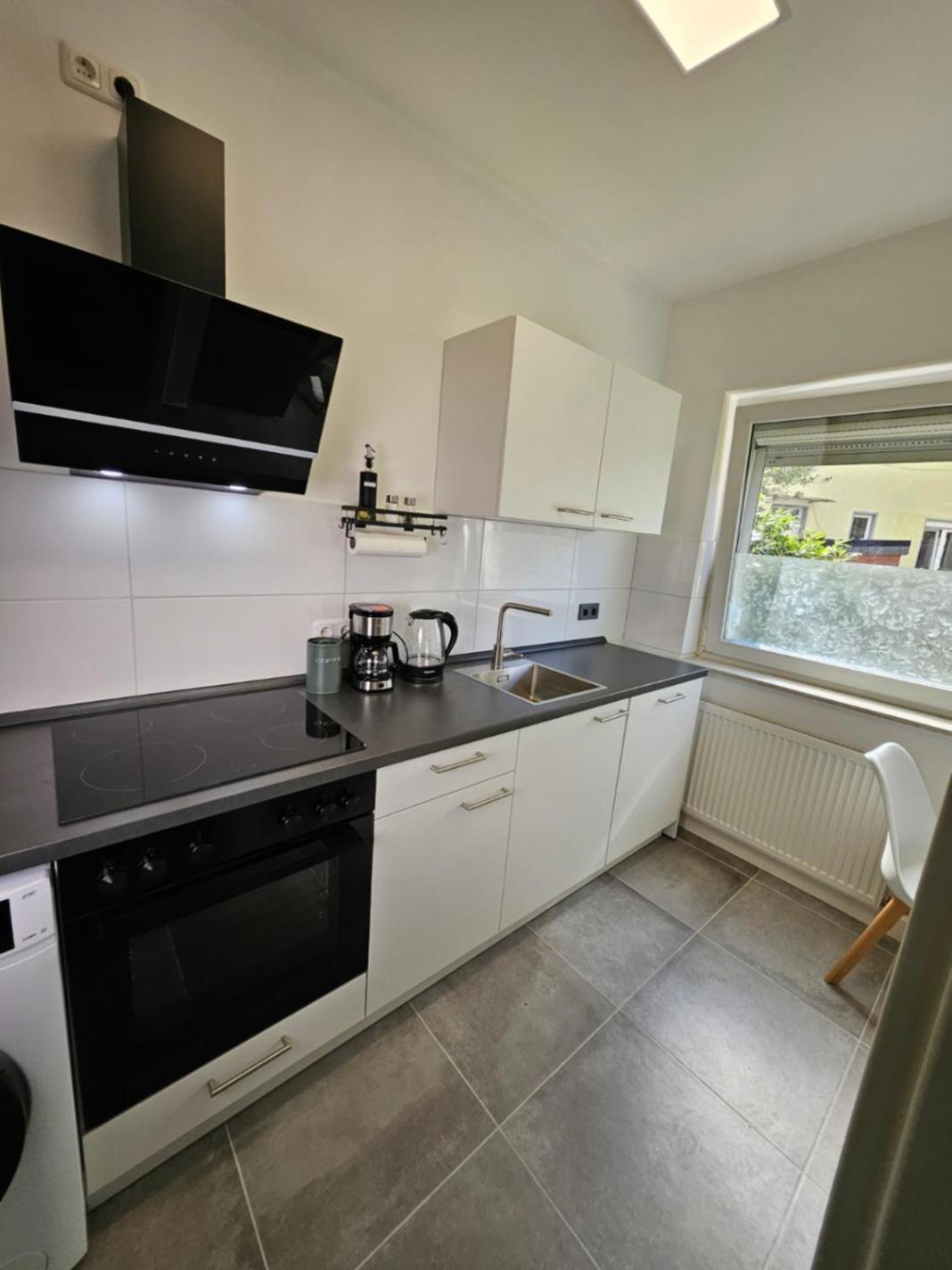 Modern Homes - Voll Ausgestatte Wohnung - Balkon - Hotelbetten - 4K Tv - Wlan Мёрс Экстерьер фото