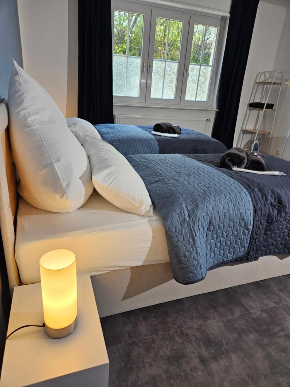 Modern Homes - Voll Ausgestatte Wohnung - Balkon - Hotelbetten - 4K Tv - Wlan Мёрс Экстерьер фото