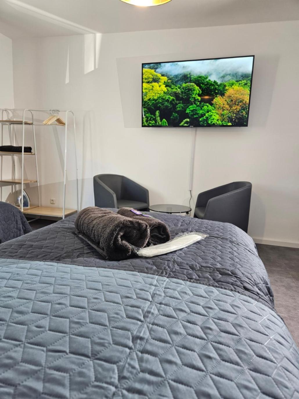 Modern Homes - Voll Ausgestatte Wohnung - Balkon - Hotelbetten - 4K Tv - Wlan Мёрс Экстерьер фото