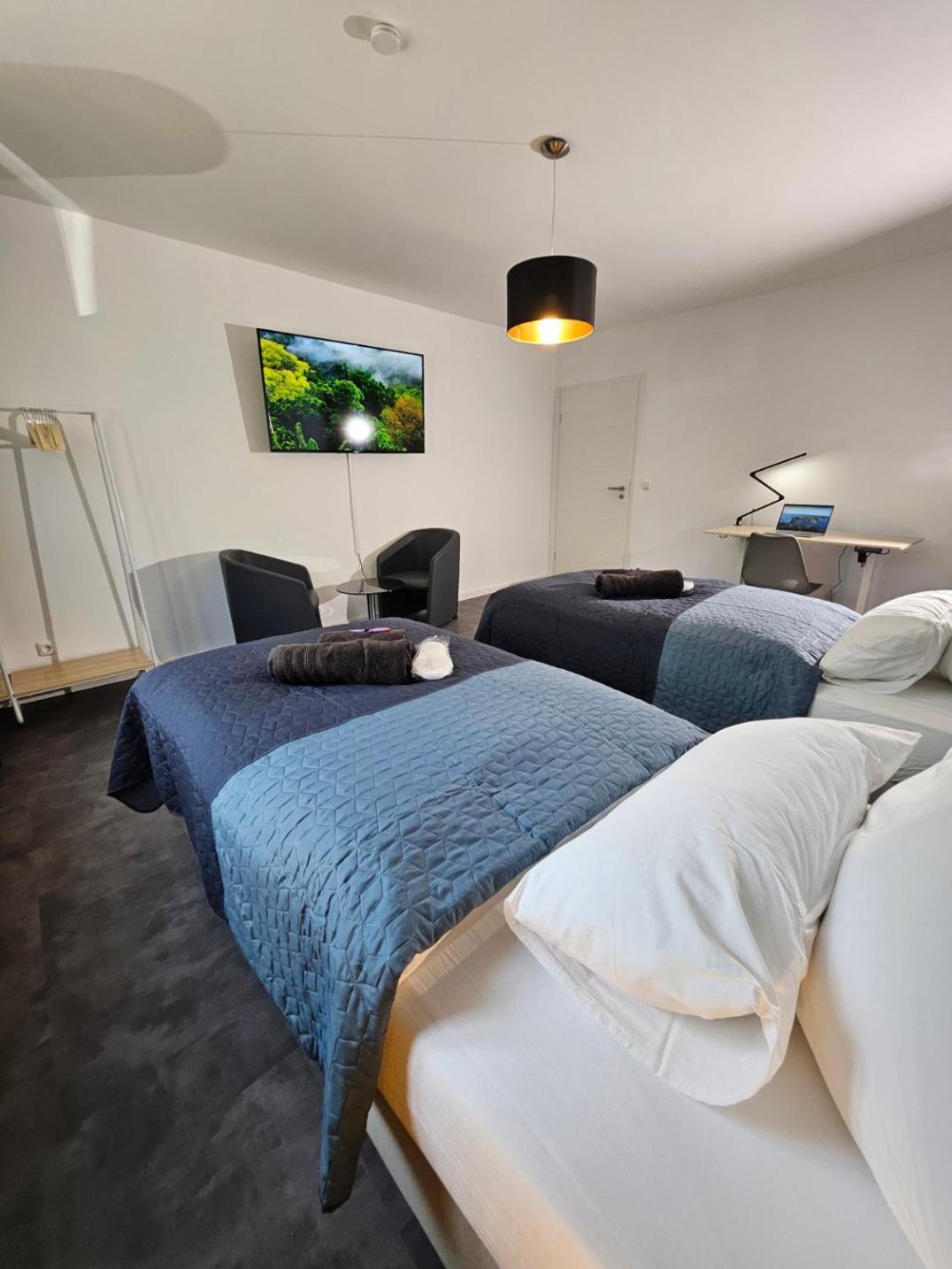 Modern Homes - Voll Ausgestatte Wohnung - Balkon - Hotelbetten - 4K Tv - Wlan Мёрс Экстерьер фото